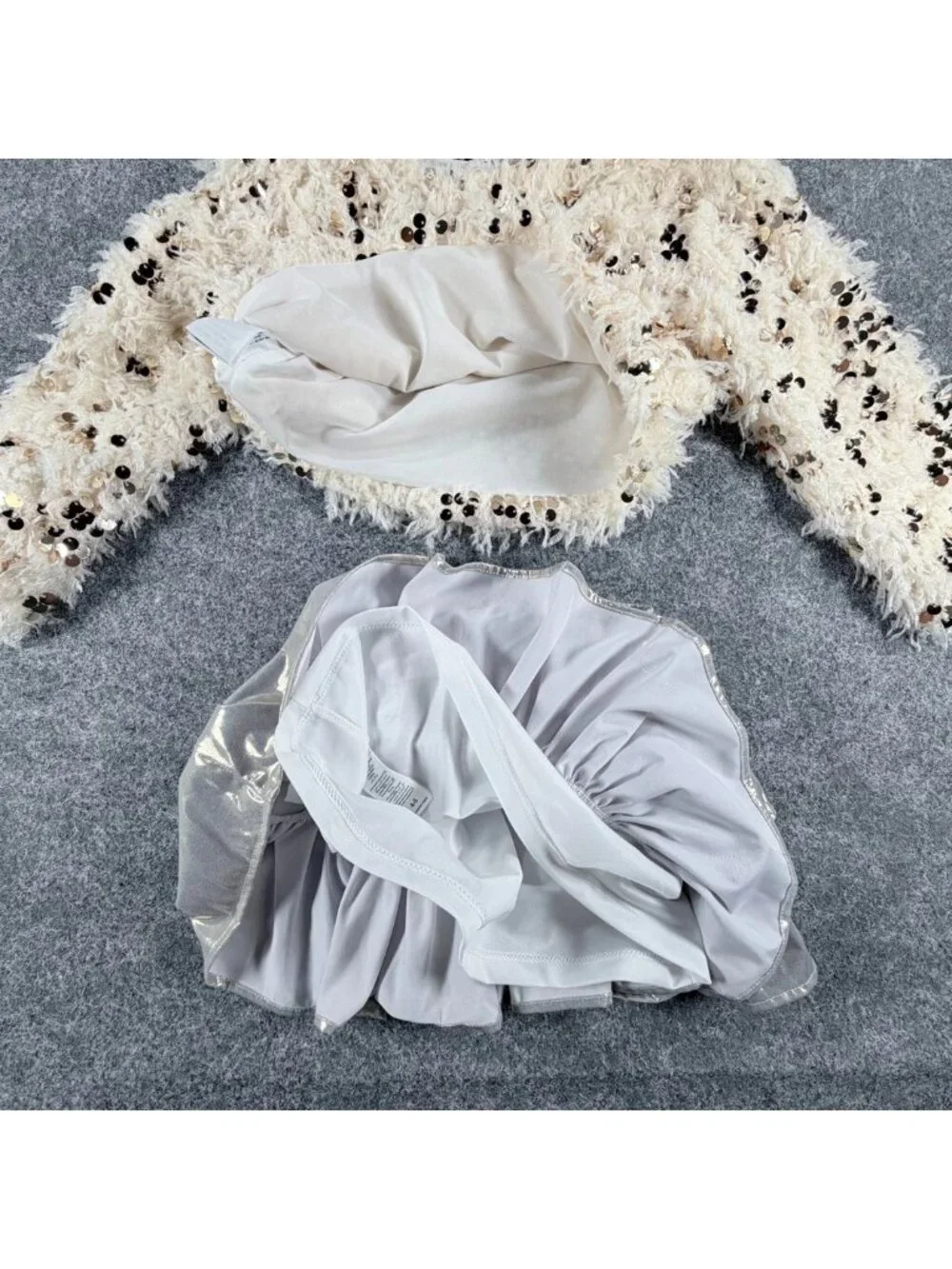 Peek Curious Fuzzy Sweater Skirt Set Girls 4/5 Ivory & Gray Sequins‎ Detail Y2K